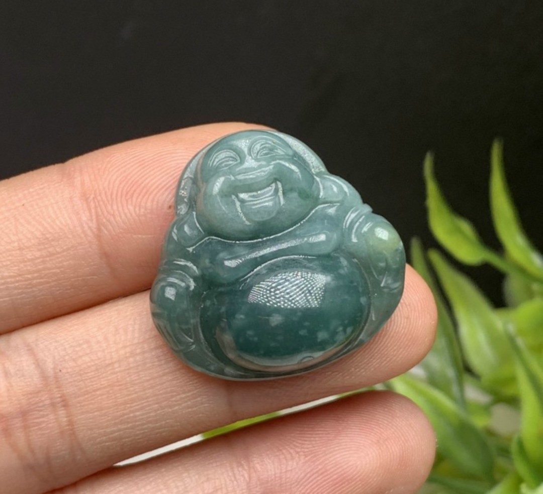 Mặt dây chuyền Phật Di lặc chế tác từ ngọc Jadeite, hàng VIP - Xưởng buôn đá phong thủy Huỳnh Đào
