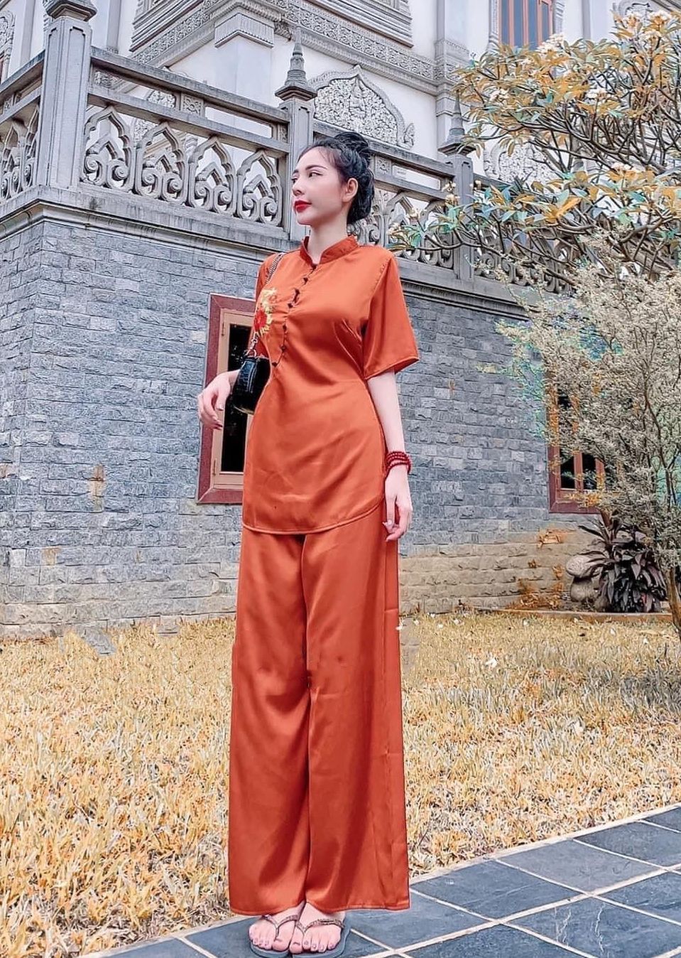 Chất lụa cao cấp -Pháp phục đi chùa chất lụa thêu hoa có dây thắt eo l06