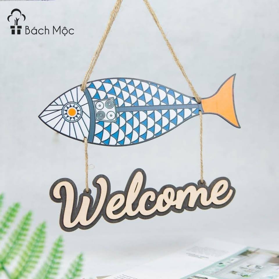 Bảng gỗ treo cửa, bảng gỗ trang trí chữ Welcome chào mừng khách hàng hình con cá màu xanh có sẵn dây treo