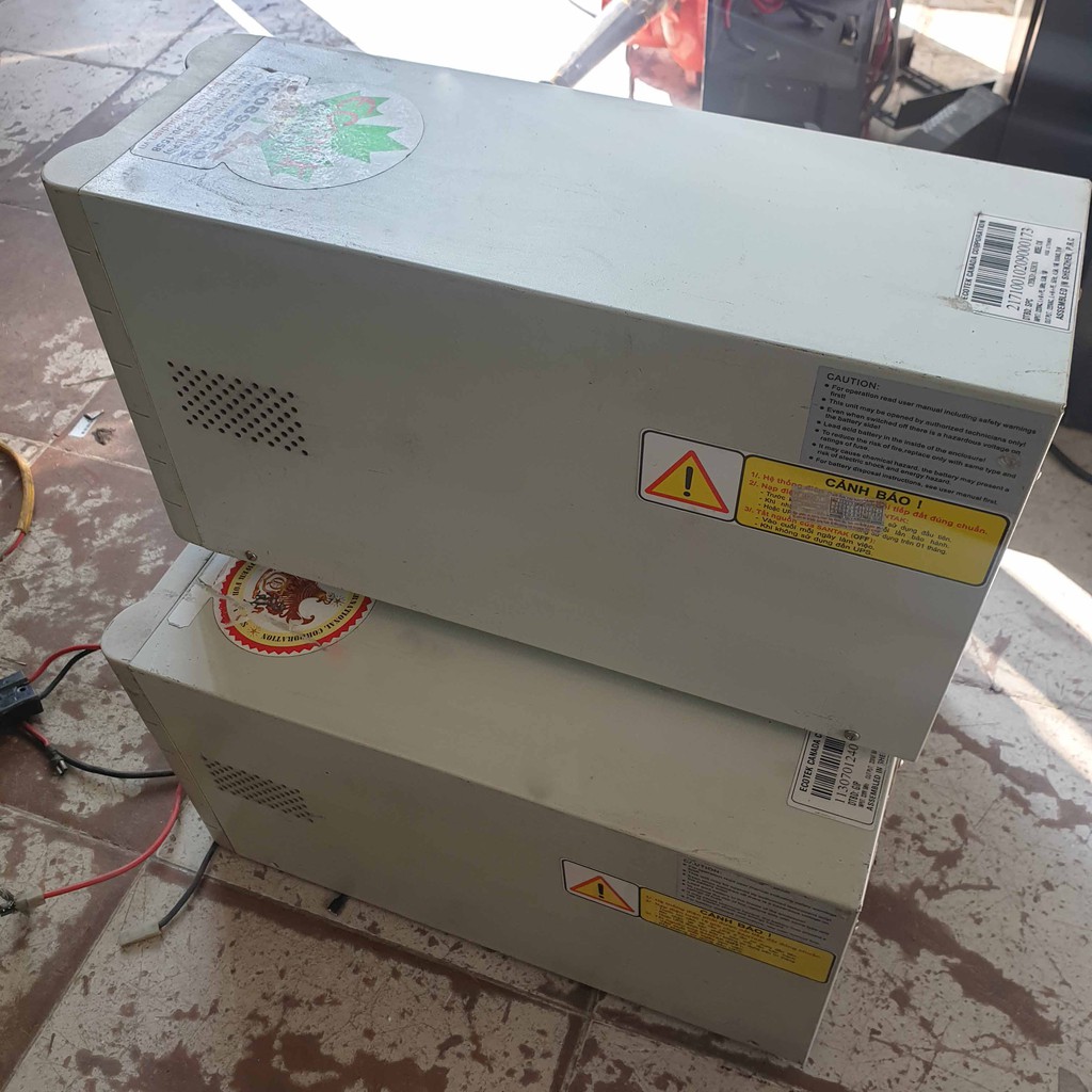 Bộ lưu điện ups online santak C1K; ups online 1000VA/700w máy cũ main mạch zin nguyên bản, máy đã được thay thế 03 ắc quy mới bảo hành trọn bộ 12 tháng