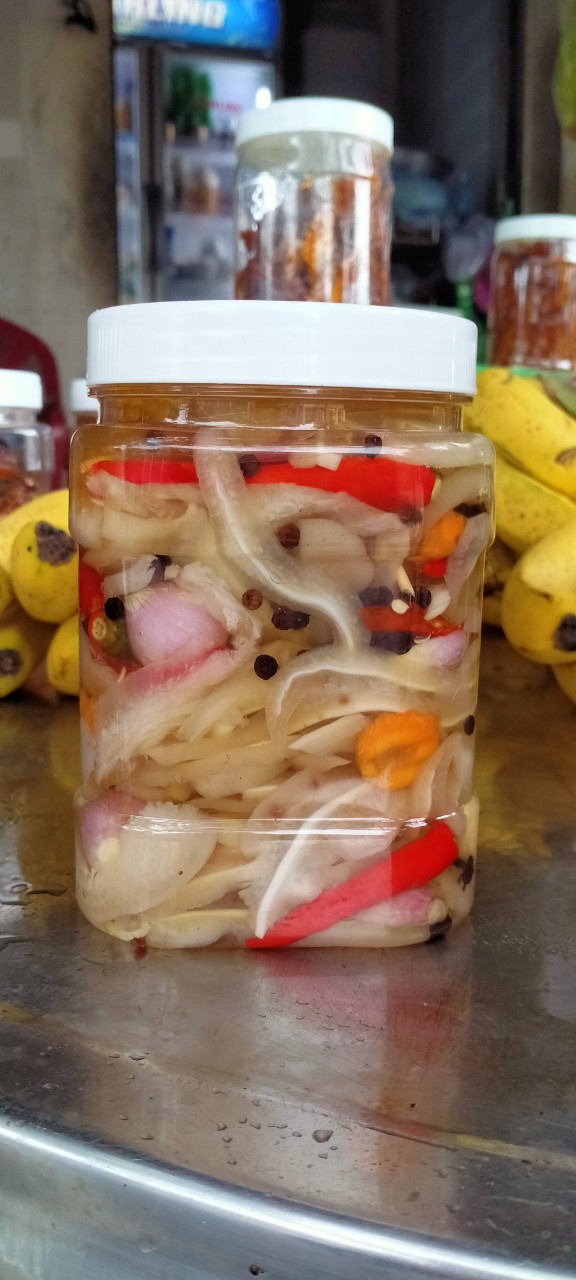 1 Kg tai heo ngâm nước mắm .