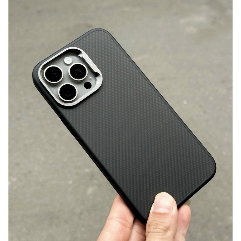 Ốp lưng vân carbon hãng likgus cho iphone 15 pro max,15 pro,14 pro max,13 pro max,12 pro max