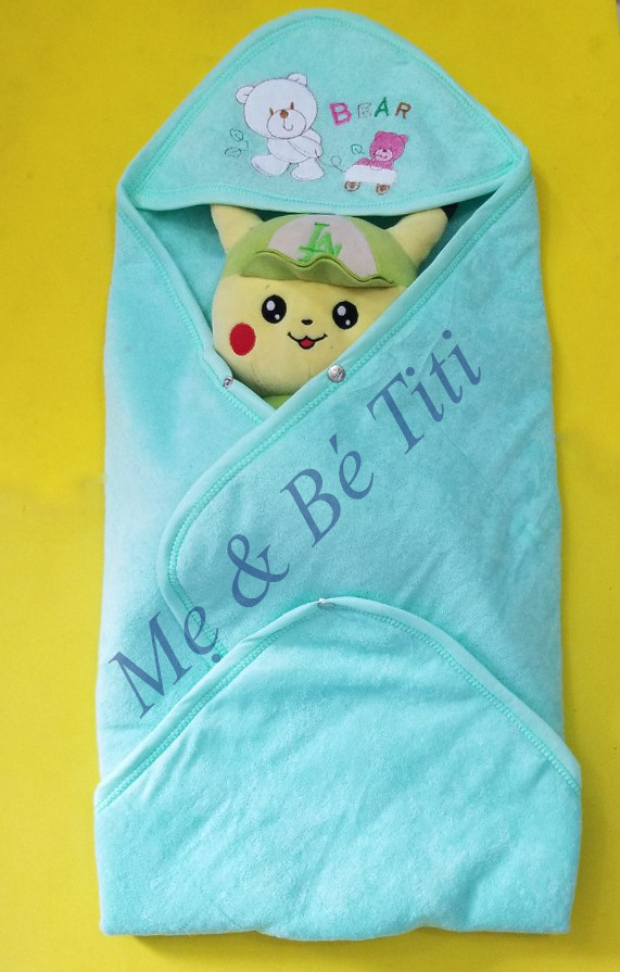 Khăn choàng bế vườn hồng có nón và nút bấm tiện lợi