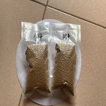 Cám chim khuyên, cám 14+ dành cho chim thi đấu, siêng hót mùa xuân - hàng nhập trung quốc - gói 100 gram
