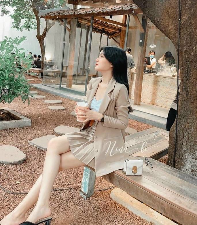 Sét áo vest kèm áo 2 dây +chân váy xếp ly sang chảnh thời trang nữ phù hợp cho nàng đi chơi hoặc dạo phố siêu xinh