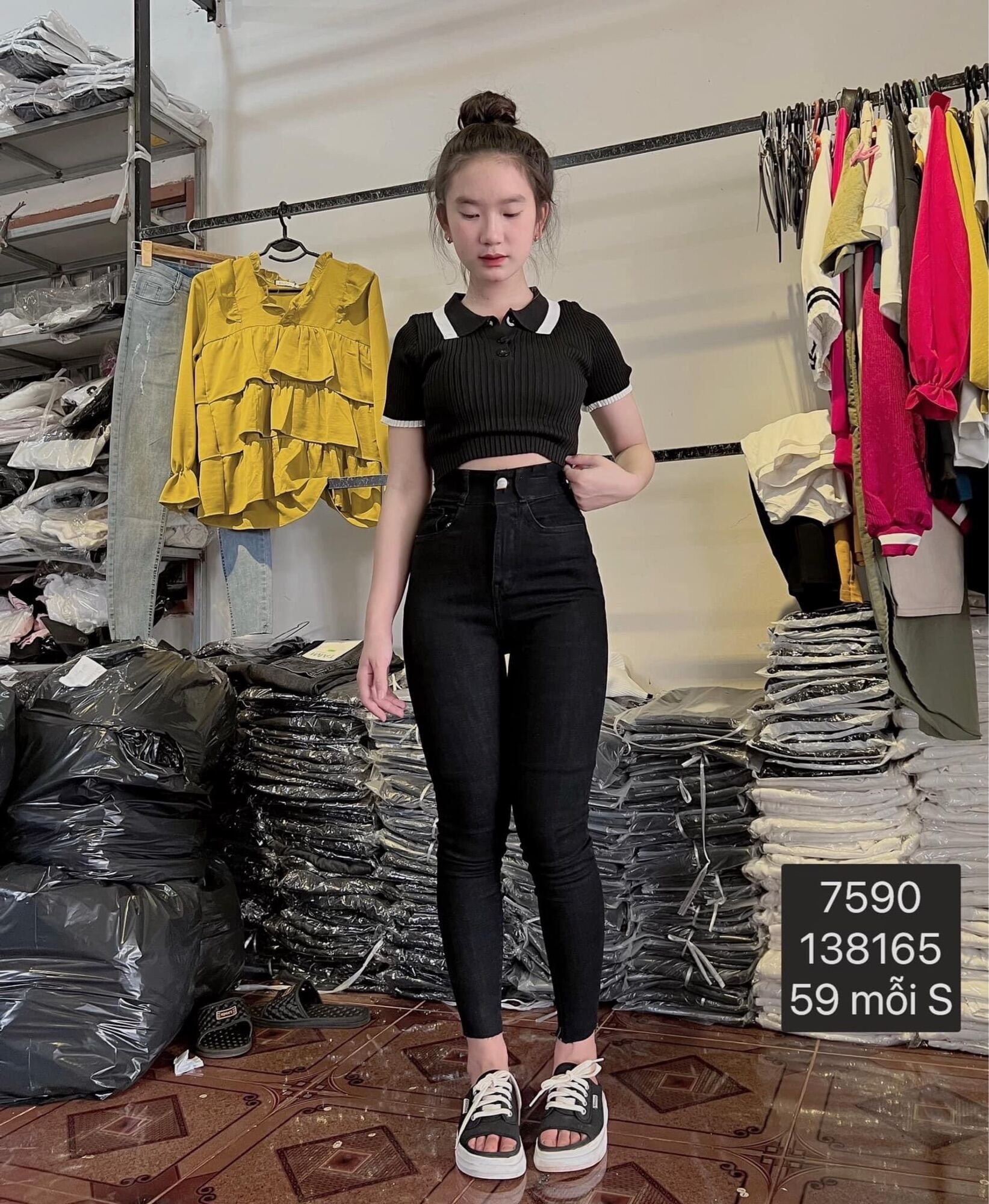 Set jeans dài co giãn đen + áo croptop phối viền