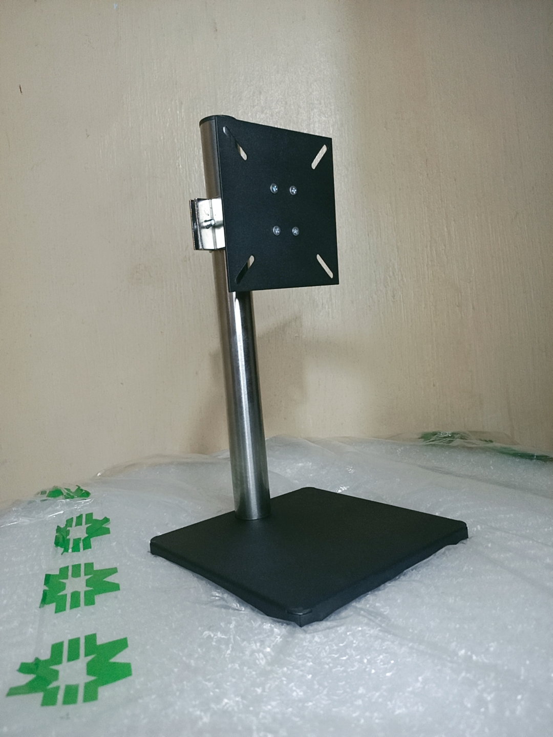 Chân màn hình máy tính đa năng cho màn hình từ 32 inch trở xuống