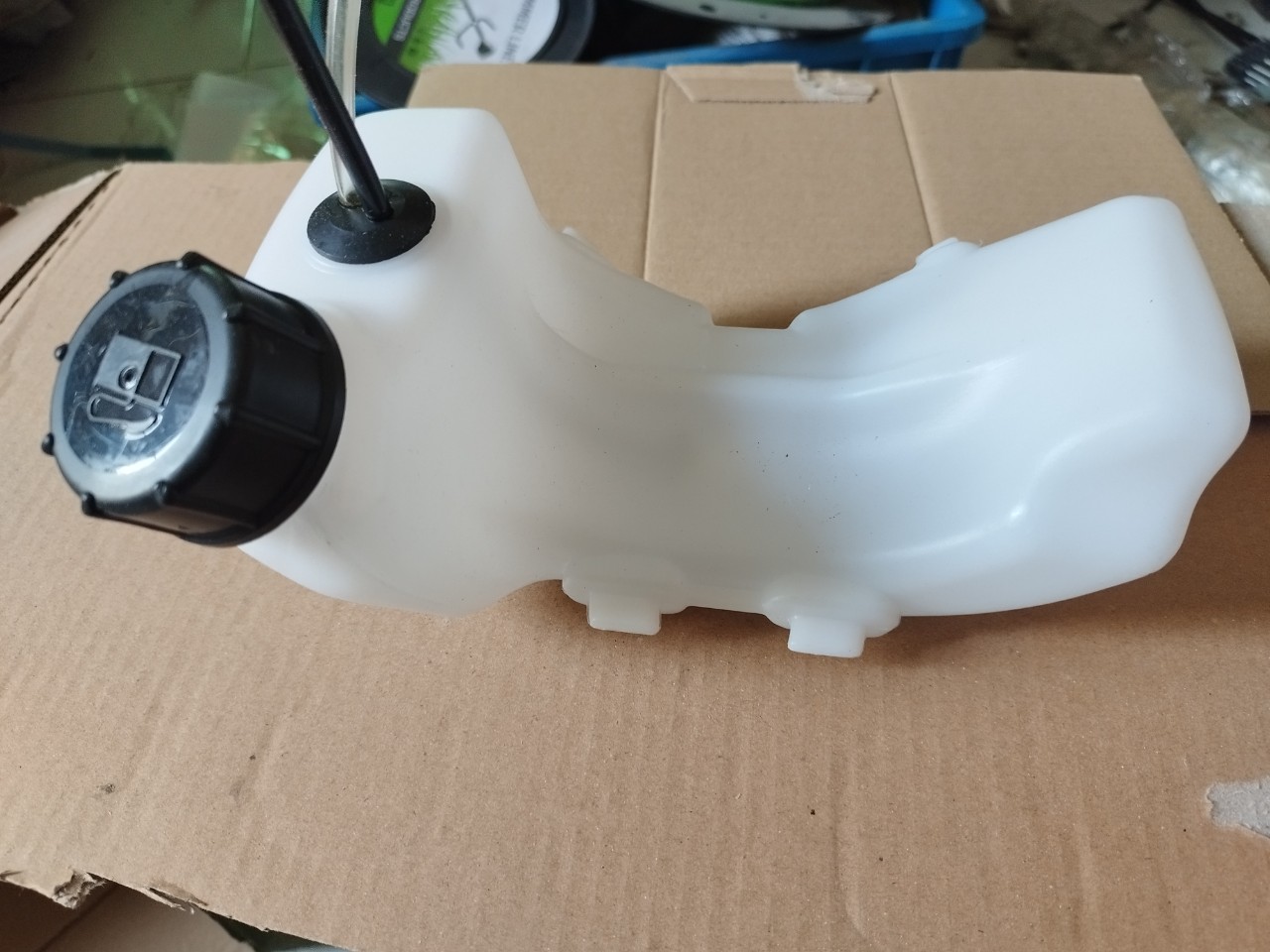 Bình đựng xăng máy cắt cỏ gx35 honda 4 thì