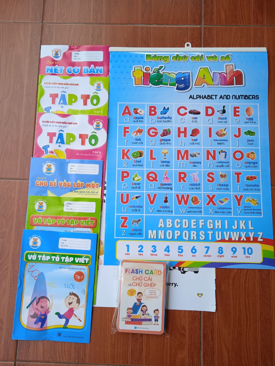 Combo 1 bảng chữ cái + 1 bộ flash card + 6 quyển vở tập tô  chữ và số