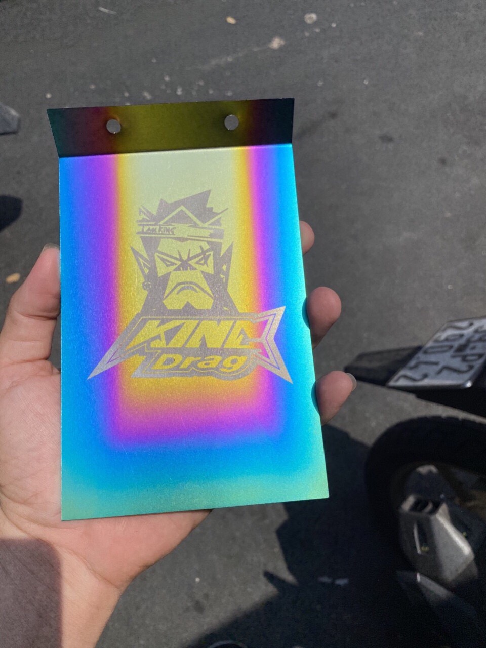 Che phuộc titan
