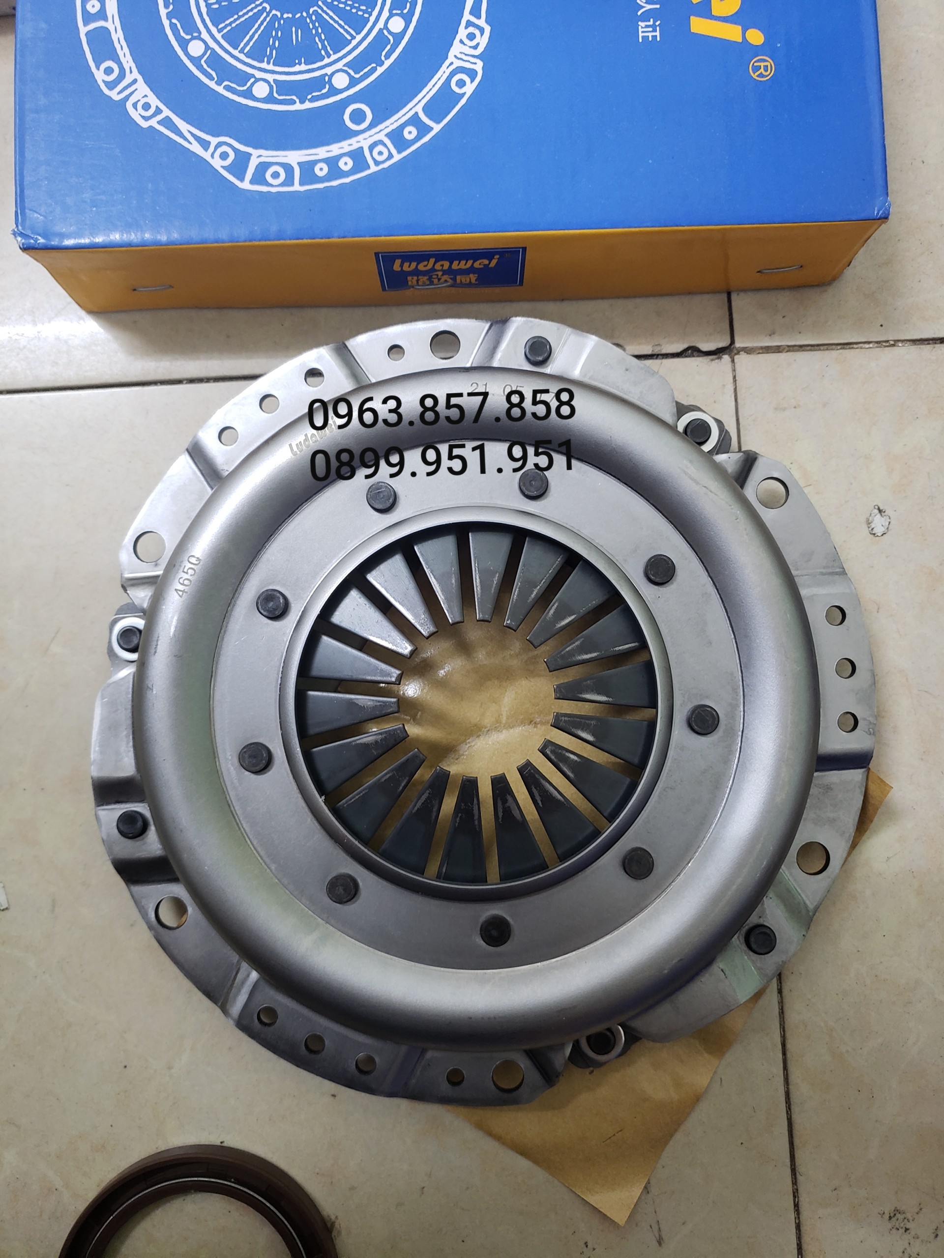 Bàn ép suzuki 500kg và suzuki 7 chỗ