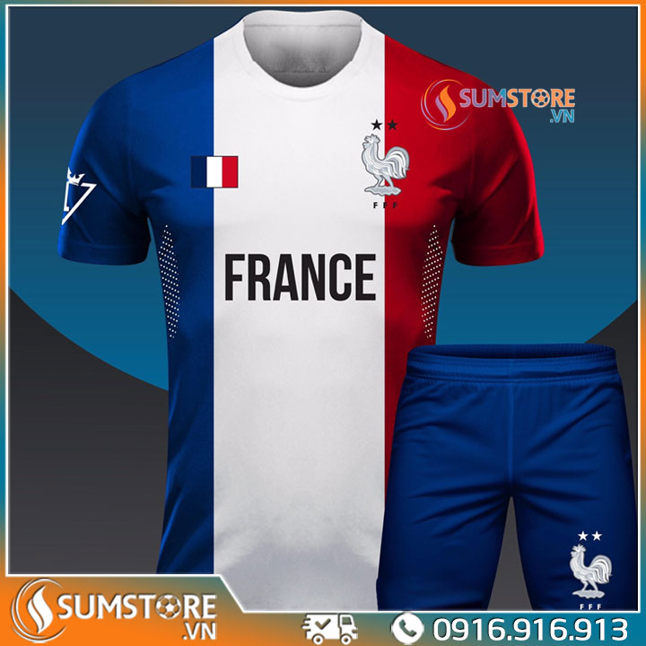 Áo bóng đá Euro của Đội tuyển Pháp đã trở thành tâm điểm của sự chú ý trong thế giới của bóng đá, với thiết kế tinh tế và tinh thần độc đáo của đội tuyển. Áo đấu được thiết kế với sự kết hợp độc đáo của màu sắc và họa tiết, tạo nên một phong cách trẻ trung và hiện đại, hứa hẹn sẽ được các fan hâm mộ yêu thích.