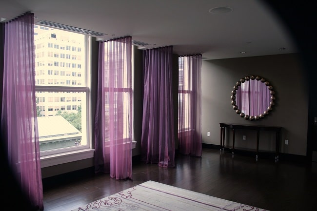 Rèm voan tím trang trí gia tiên, cưới hỏi, trang trí spa voan trang trí