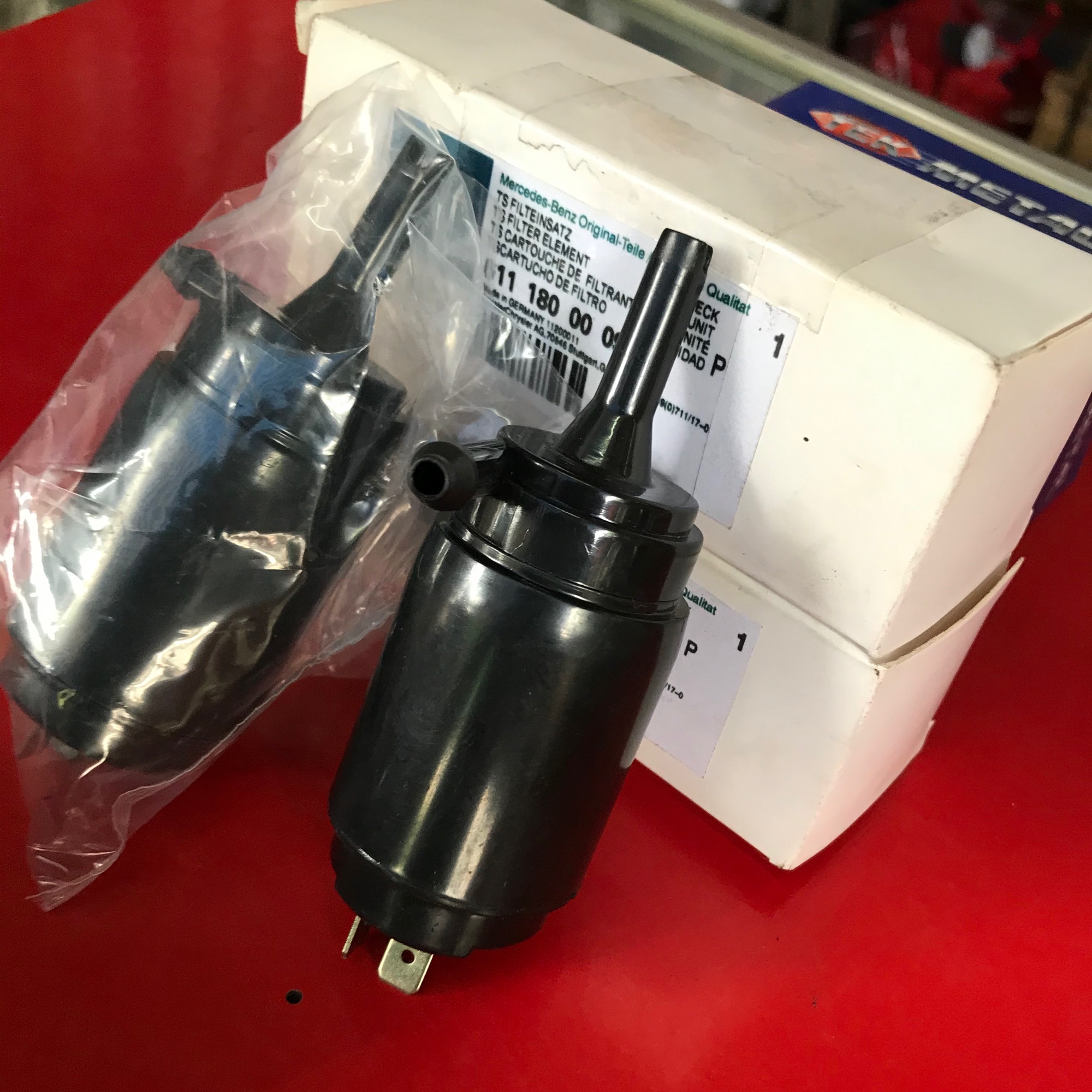 Motor bơm xịt nước kính Mercedes Benz Sprinter