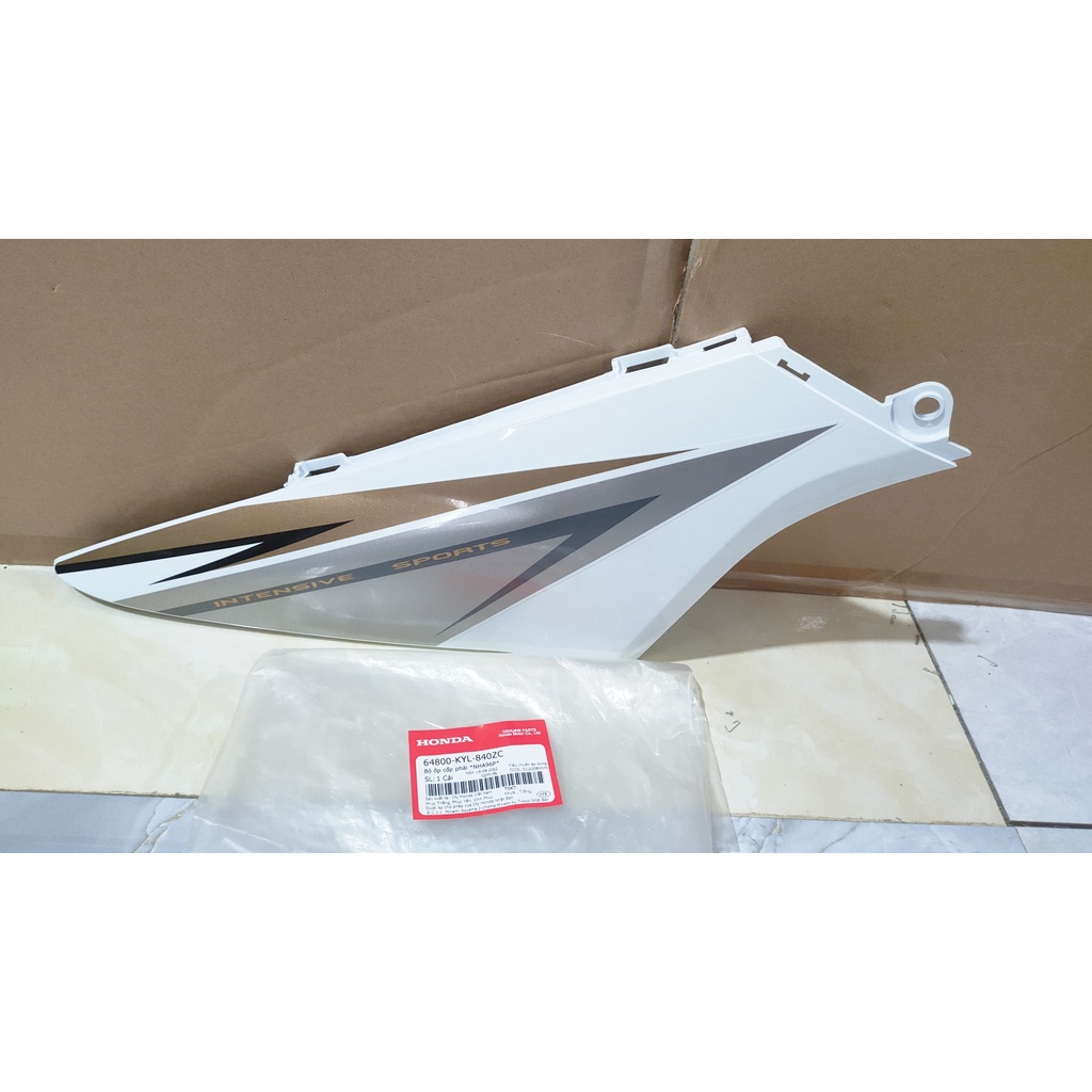 Bộ ốp cốp bên phải honda future x năm 2010 màu trắng.