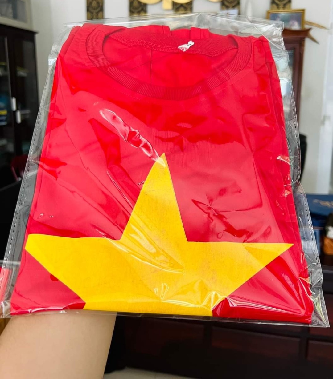( XƯỞNG SỈ) ÁO CỜ ĐỎ SAO VÀNG NGƯỜI LỚN, TRẺ EM CHẤT ĐẸP GIÁ RẺ ( áo cờ đỏ sao vàng trẻ em người lớn