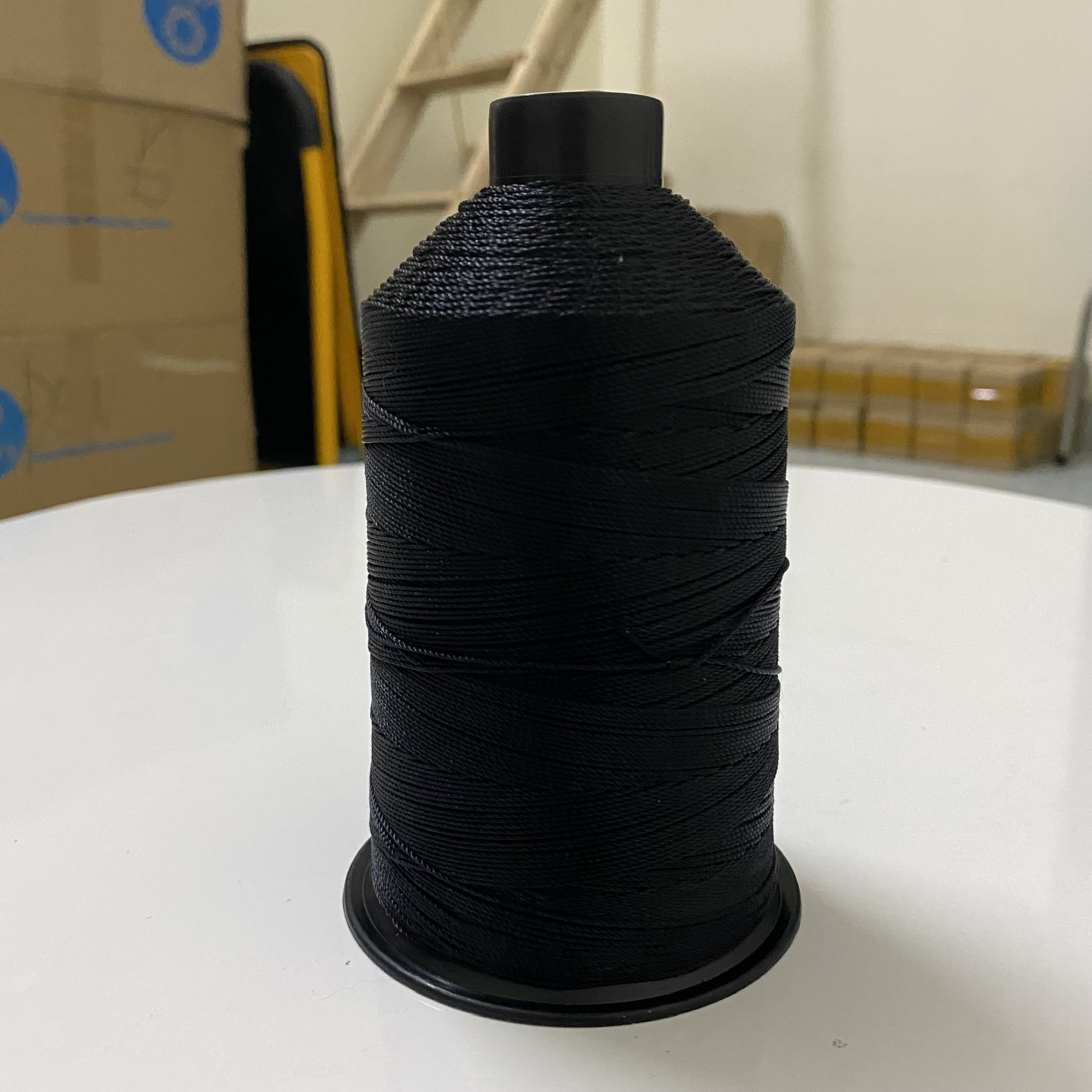 Chỉ khâu giày dép chuyên dụng (Màu đen)