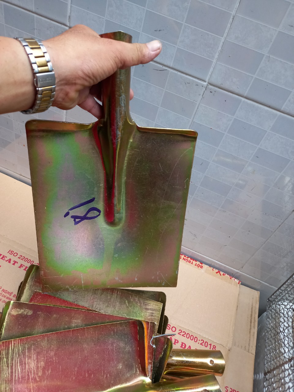 Xẻng vuông vàng- xẻng xúc đất size đại nặng 8,6 lạng dầy 1.8 li
