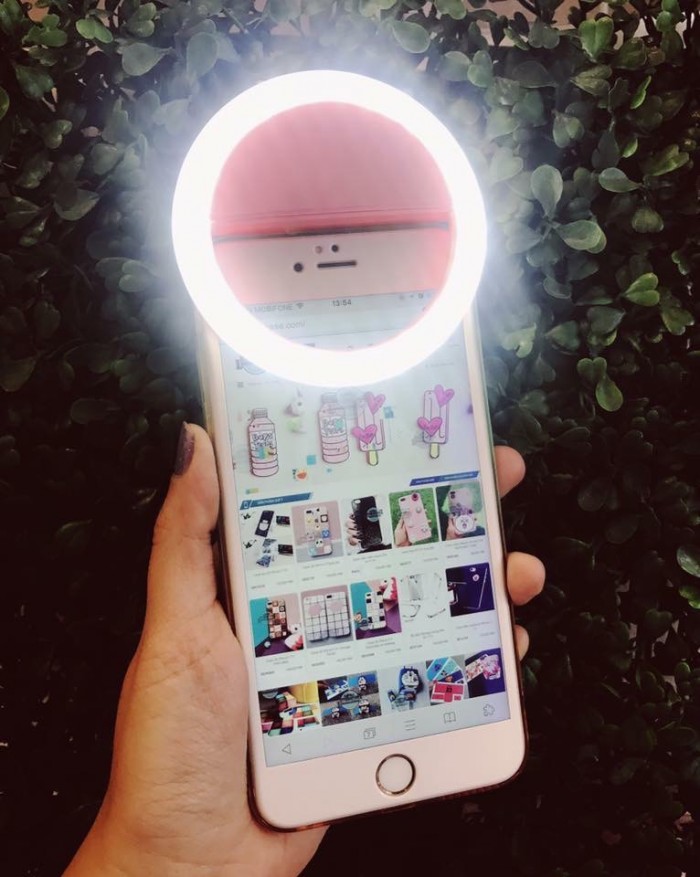 Đèn LED kẹp điện thoại hỗ trợ chụp hình Selfie
