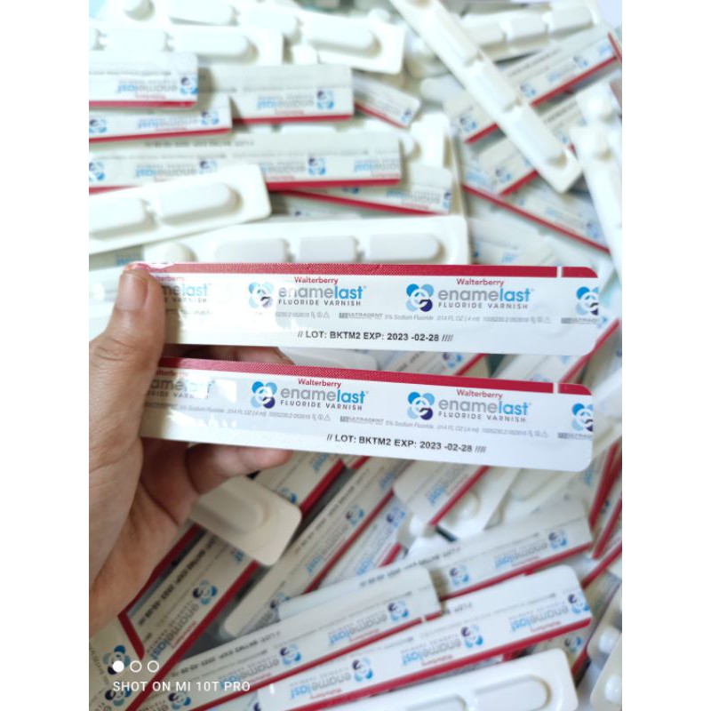 Gel bôi Vecni Flour viền đỏ phòng ngừa sâu răng vị dâu