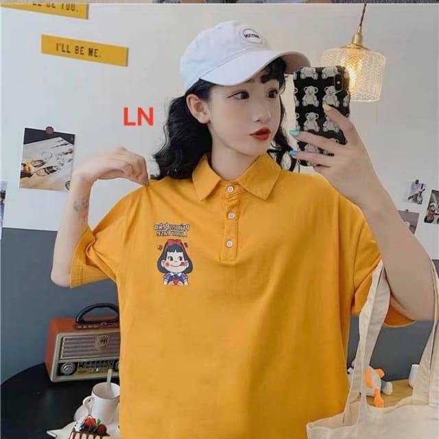 Áo phông nữ polo in hình cô gái đeo nơ