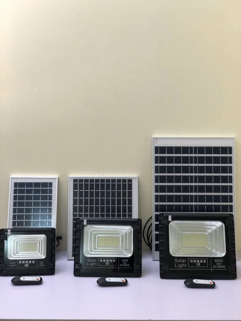 Đèn pha led năng lượng mặt trời Jindian JD-8840L