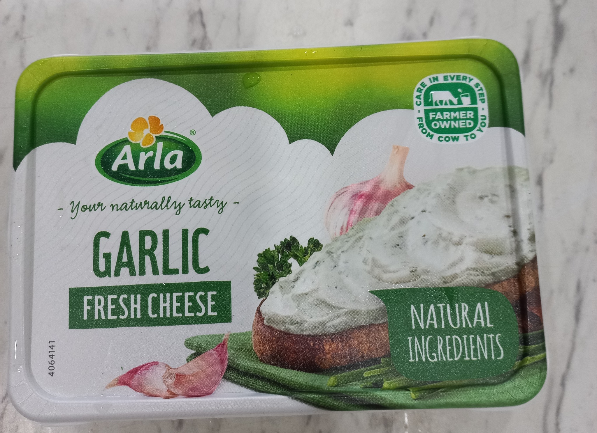 Phô Mai Kem Vị Tỏi. Arla Cream Cheese Garlic 150g.Best before : 01/2027. (Instant Delivery-Giao hàng hỏa tốc )