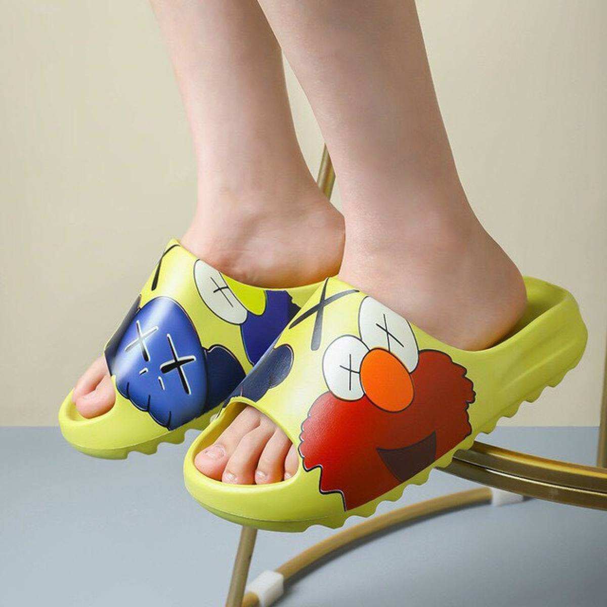 Dép Nữ Thời trang KAWS NEW - Dép YZ Slide Siêu Nhẹ, Siêu Bền