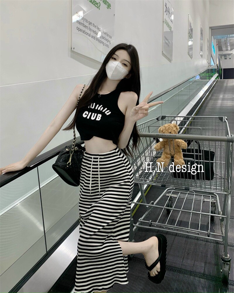 Set váy kẻ sọc dáng dài, áo croptop hai dây, set váy mặc đi chơi cá tính, chân váy thun xẻ tà cột dây eo, áo bra, set áo thun mặc đi chơi mát mẻ