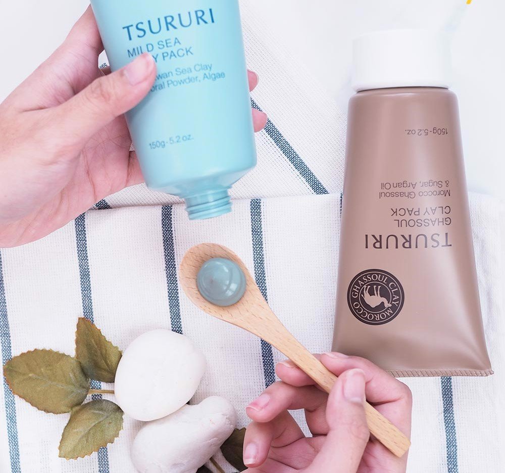 Mặt nạ bùn biển Tsururi Mild Sea Clay Pack trà xanh 150g