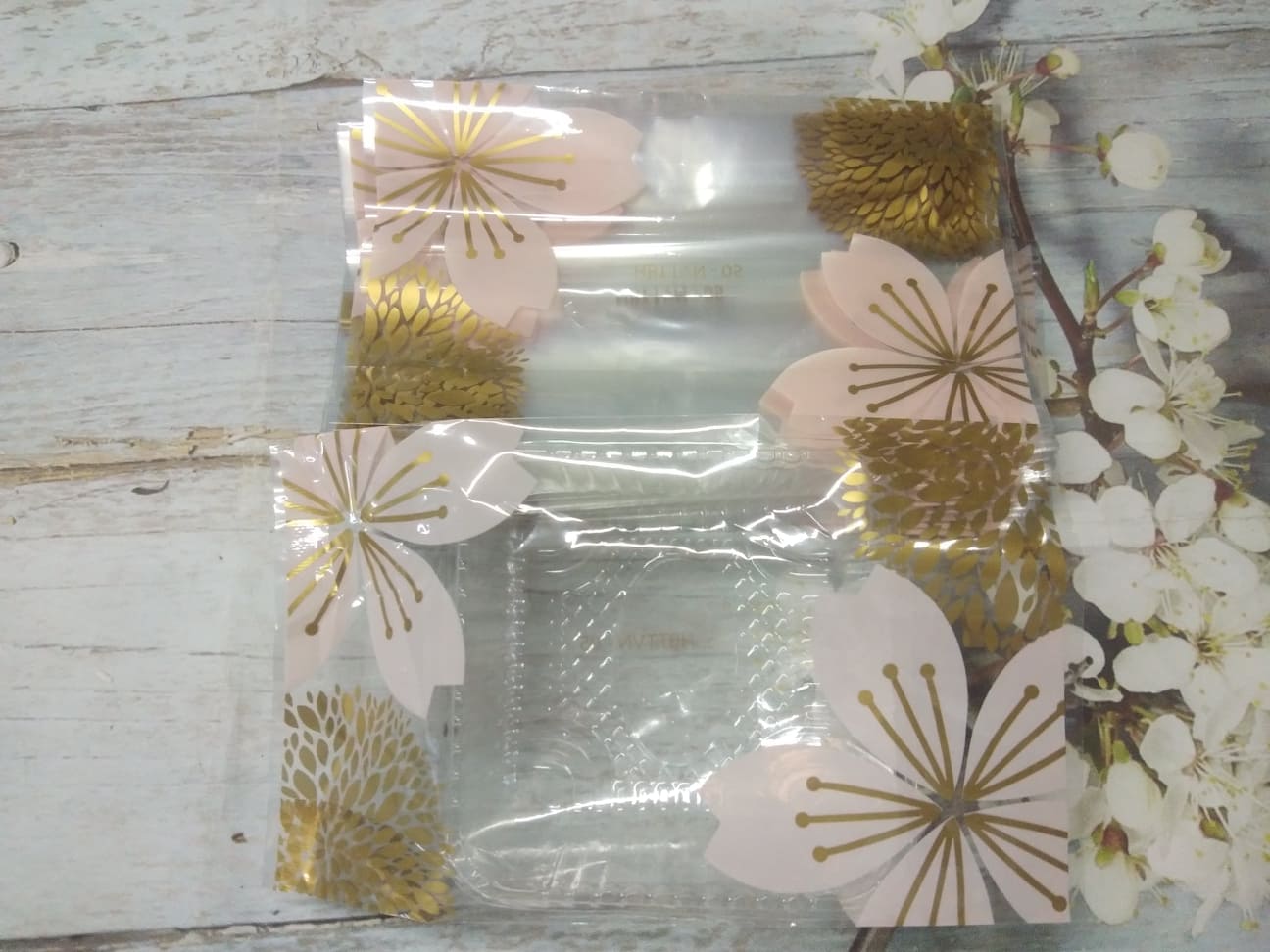 Bộ 100 khay và túi đựng bánh trung thu 200 gram hình hoa anh đào