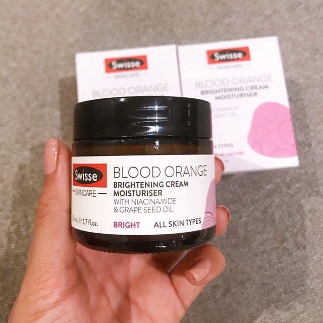 Kem dưỡng cấp ẩm và dưỡng trắng da swisse blood orange brightening daily moisturiser 50g - đầy đủ bill chemist