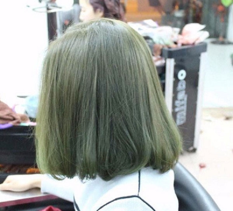 Nhuộm tóc màu xanh rêu đẹp phù hợp với mọi làn da dẫn đầu xu hướng hiện nay