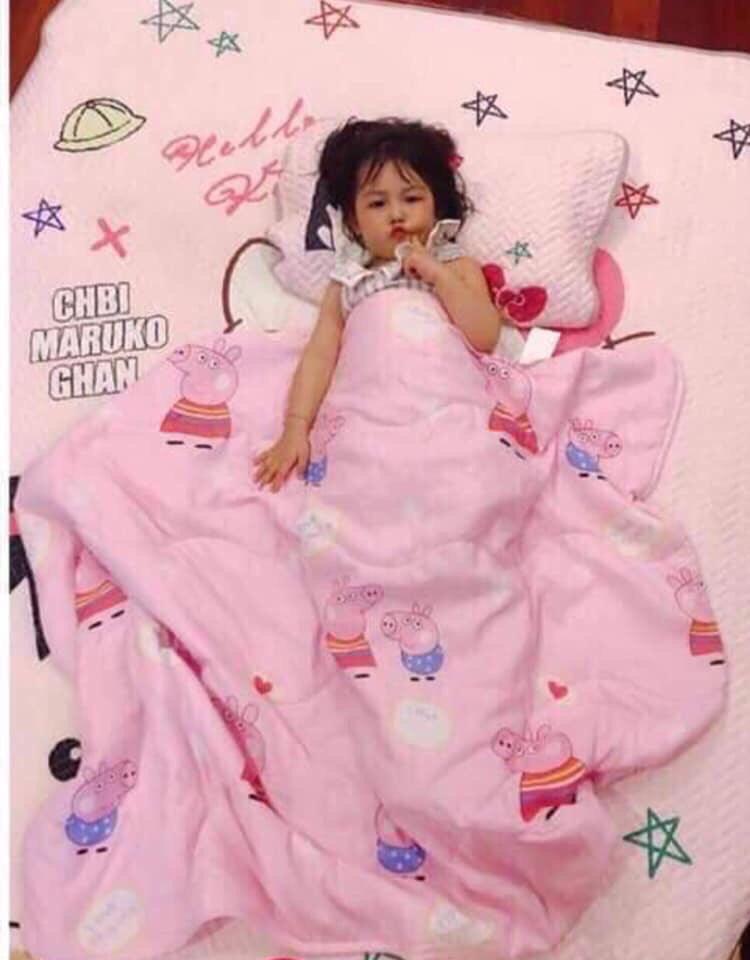 Chăn mền cotton đũi thích hợp cho bé mang đi nhà trẻ, đi mẫu giáo, mang tới văn phòng. Bé có thể mang đi lớp, mang đi học đều tiện ( 2020 )