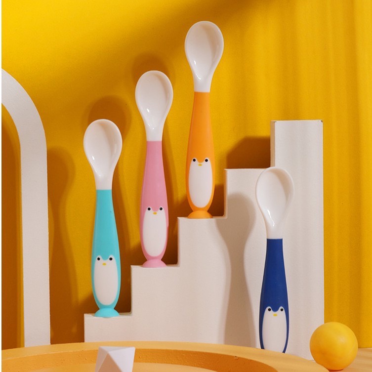 Thìa muỗng ăn dặm cho bé bẻ cong mọi hướng có đế hút chân không