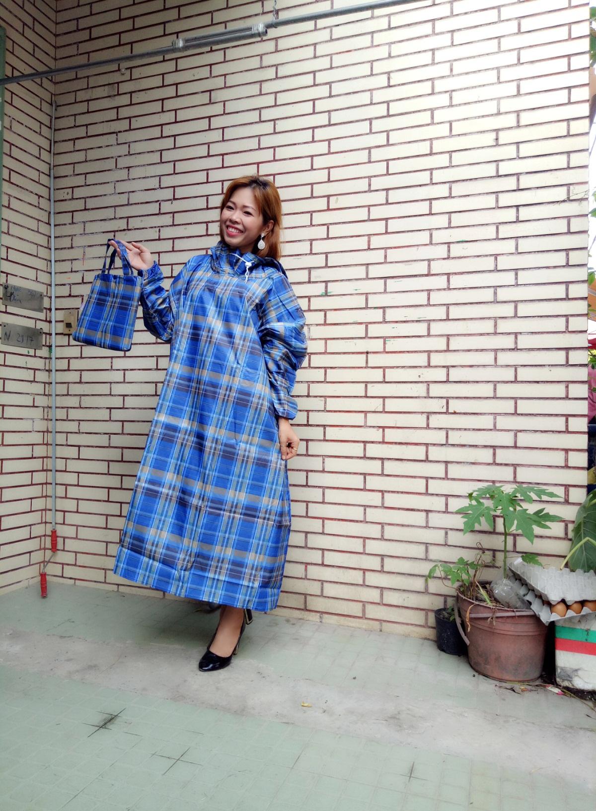 Áo mưa bít trùm hoa văn vải dù