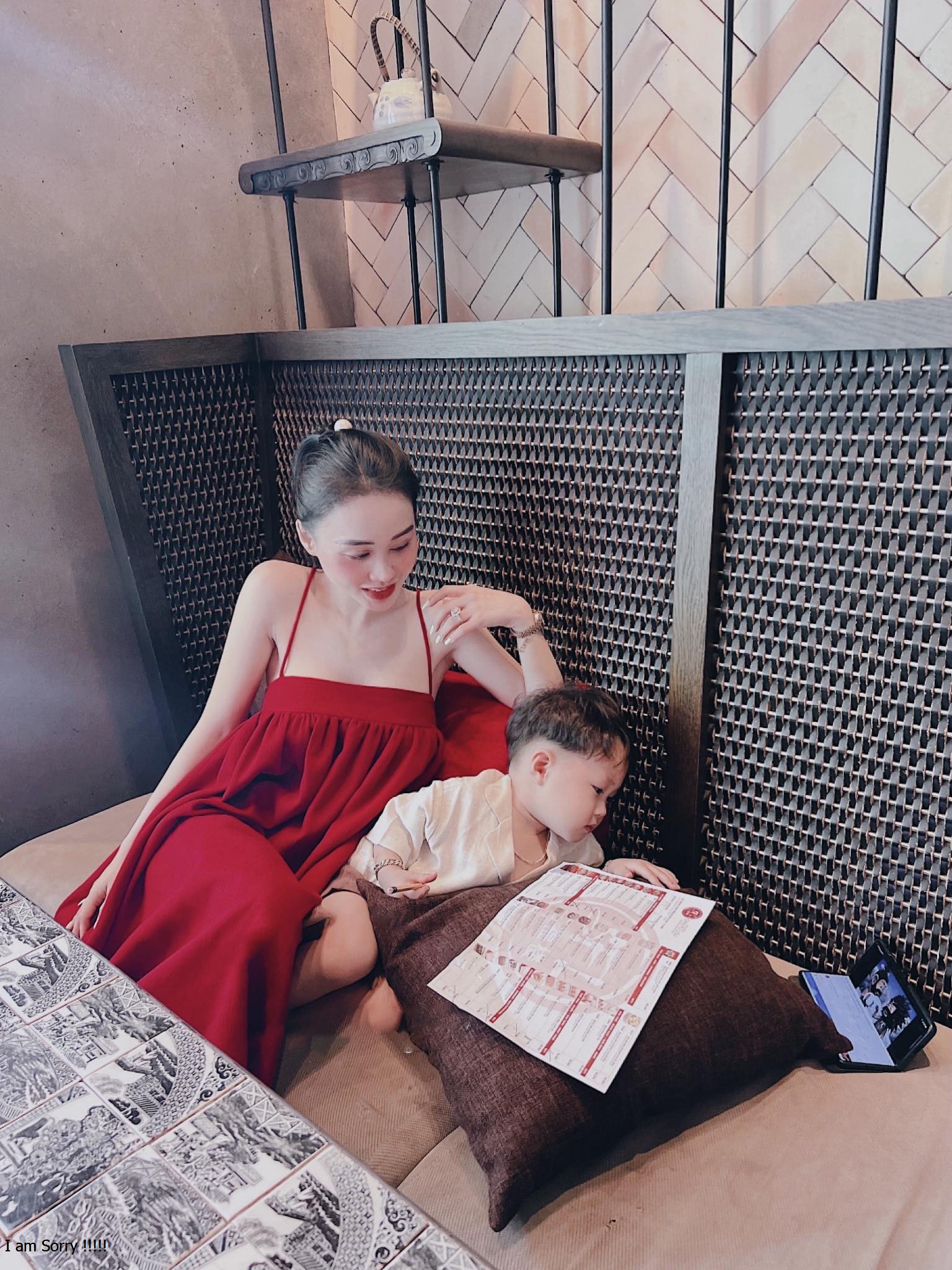 Váy 2 dây đỏ xinh xỉu