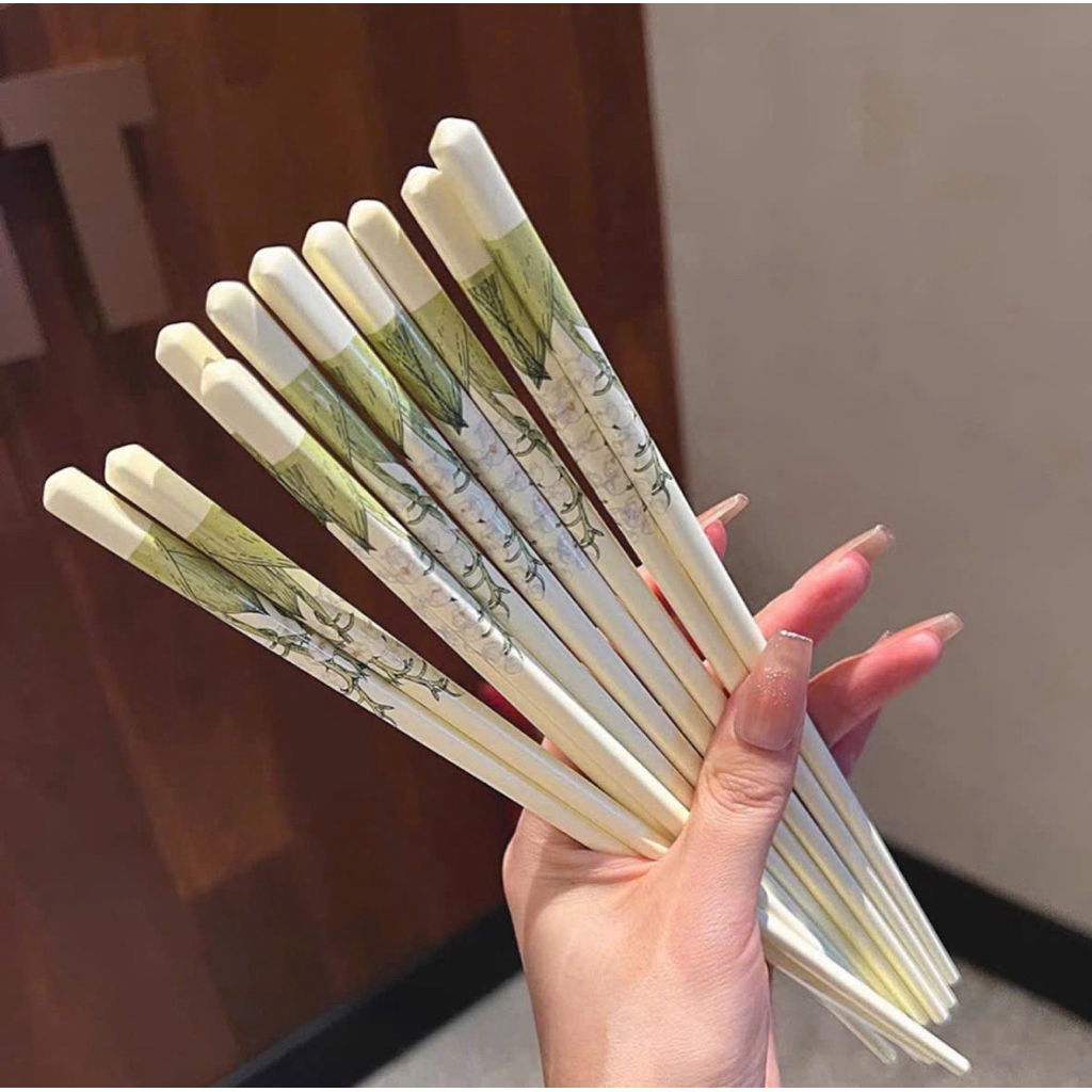 Set 5 đôi đũa lá xanh chống mốc chống trượt, đầu đũa nhám gắp chắc, màu sắc trang nhã, dùng lâu bền không phai