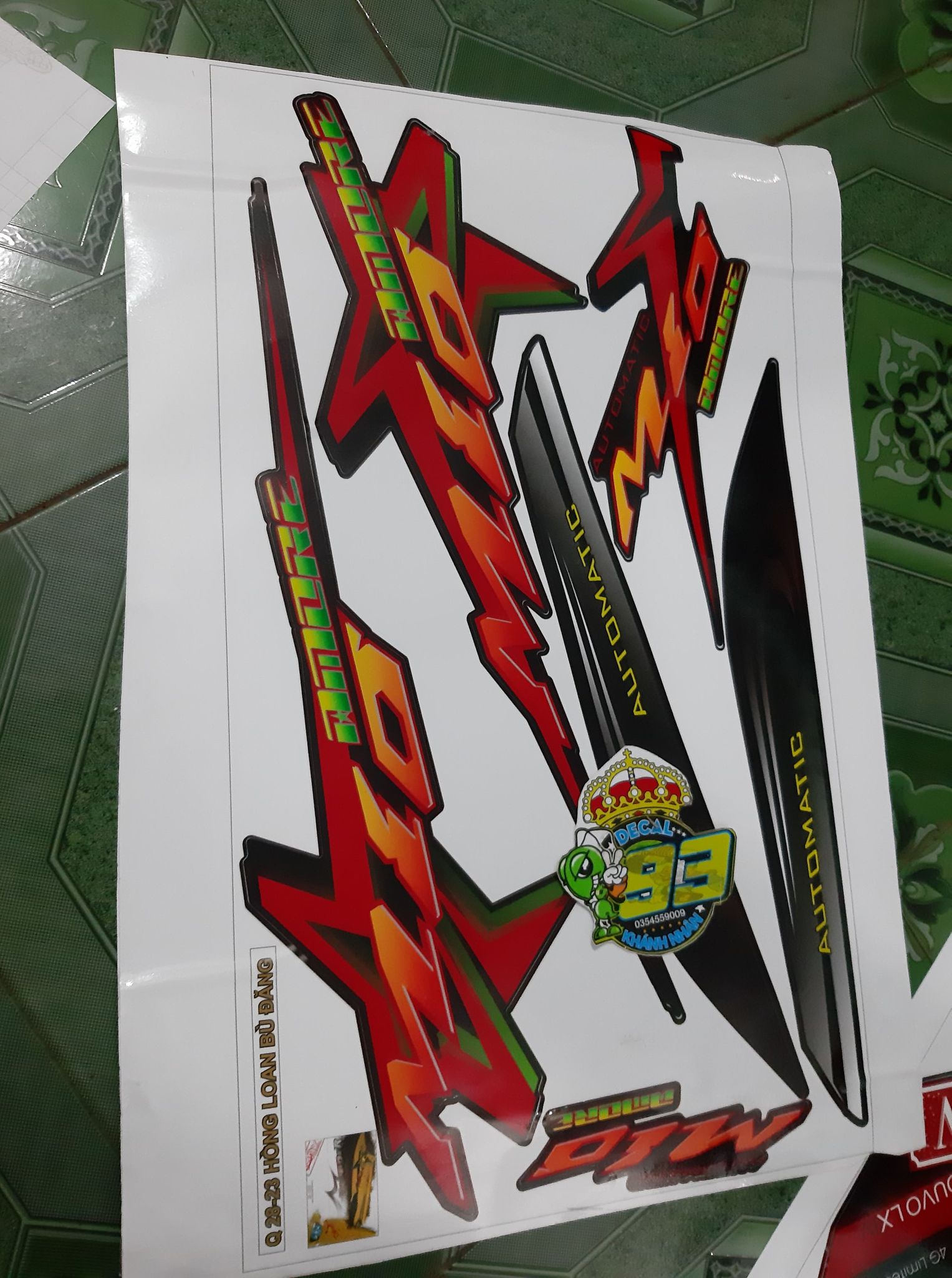 tem rời mio nhỏ đỏ xe đen