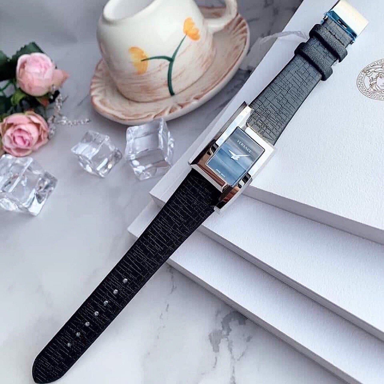 Đồng hồ versace grace icon nữ dây da đen 21x39mm