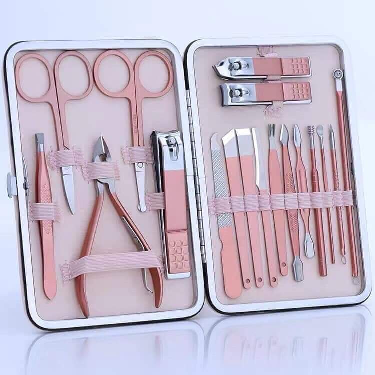 Bộ sửa cắt móng tay đa dụng 18 món, đầy đủ các phụ kiện chăm sóc cho cả gia đình. Dùng cho spa