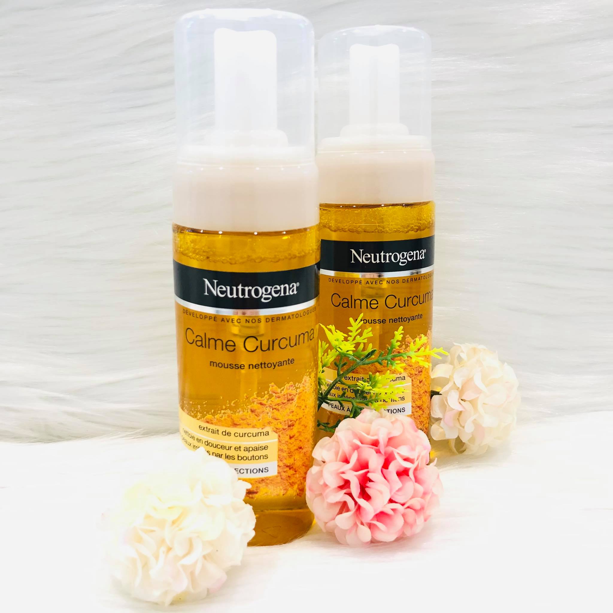 Sữa Rửa Mặt Tạo Bọt Tinh Chất Nghệ Neutrogena Curcuma Clear,