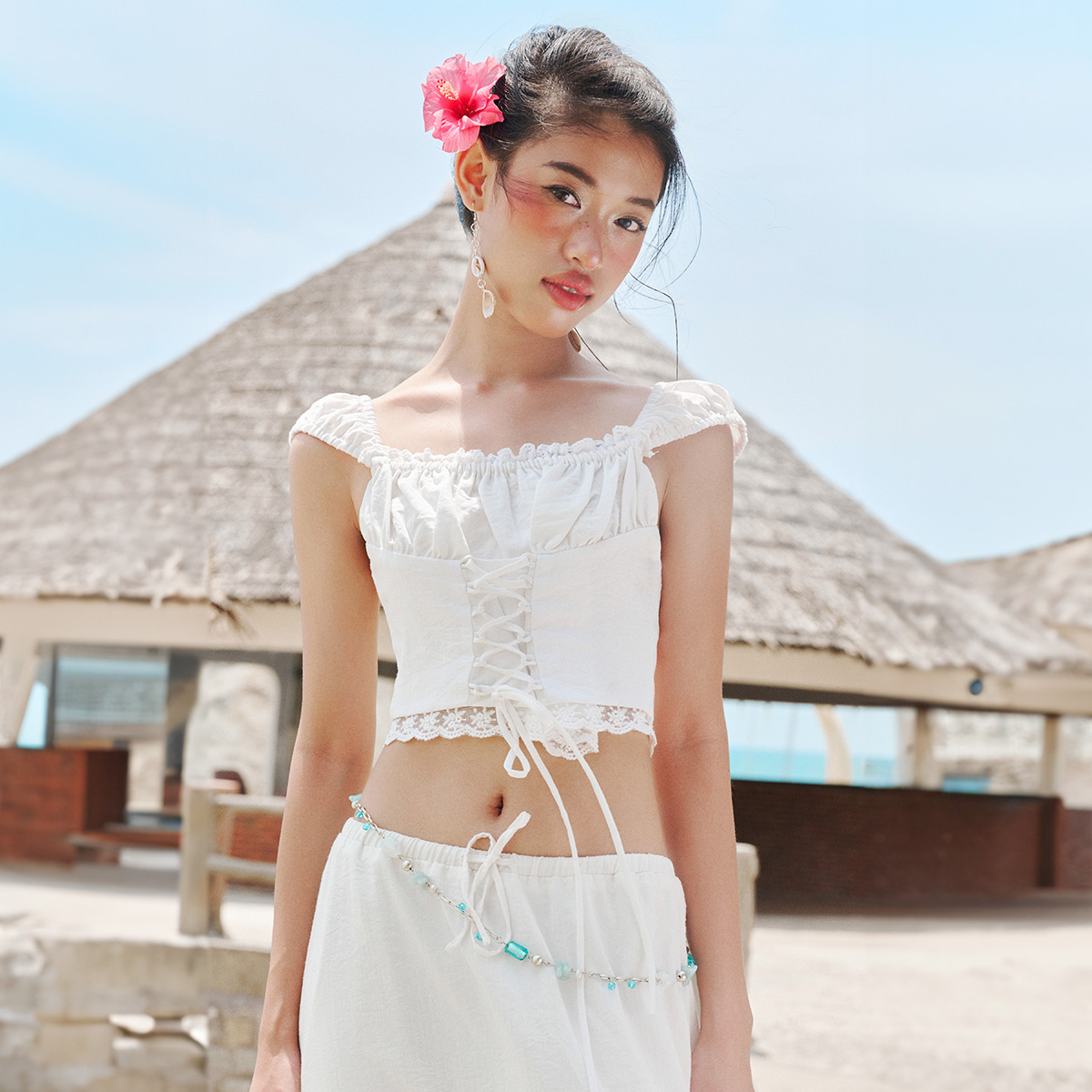 Dottie - áo kiểu nhún ngực viền ren - trắng - t0883