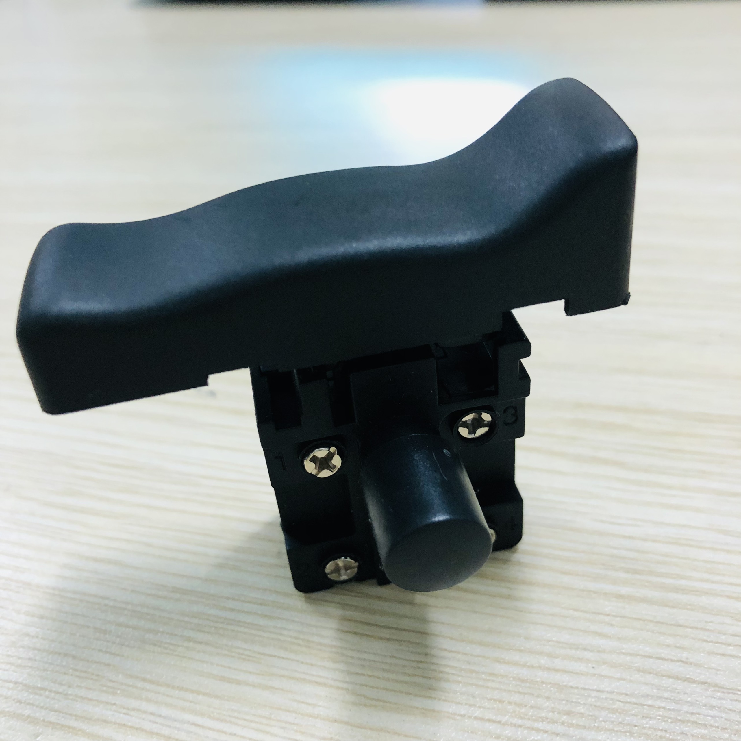 Công tắc cắt sắt feg đời mới 125v - 250v