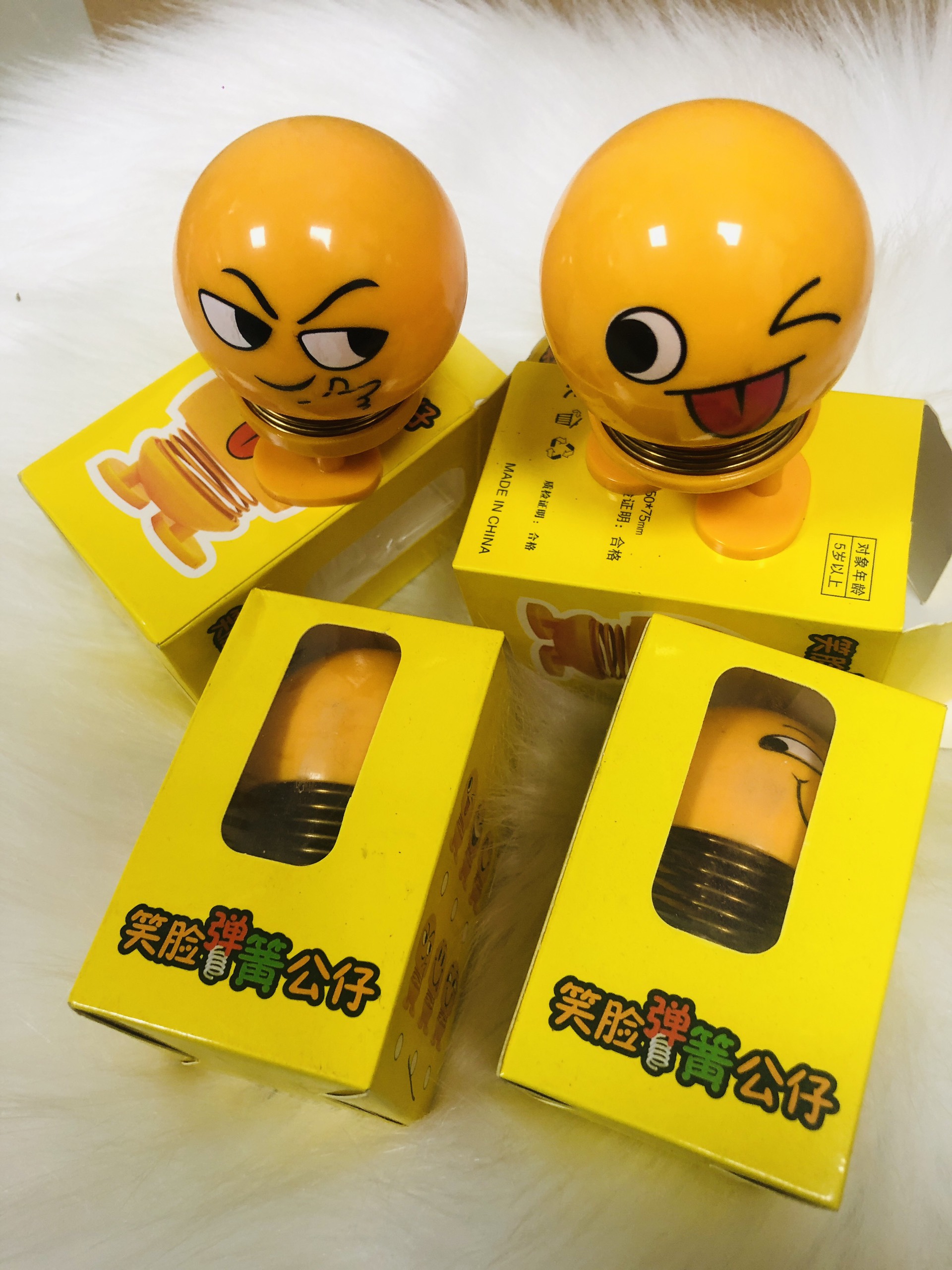 Thú nhún Emoji lò xo lắc đầu mặt cười siêu dễ thương
