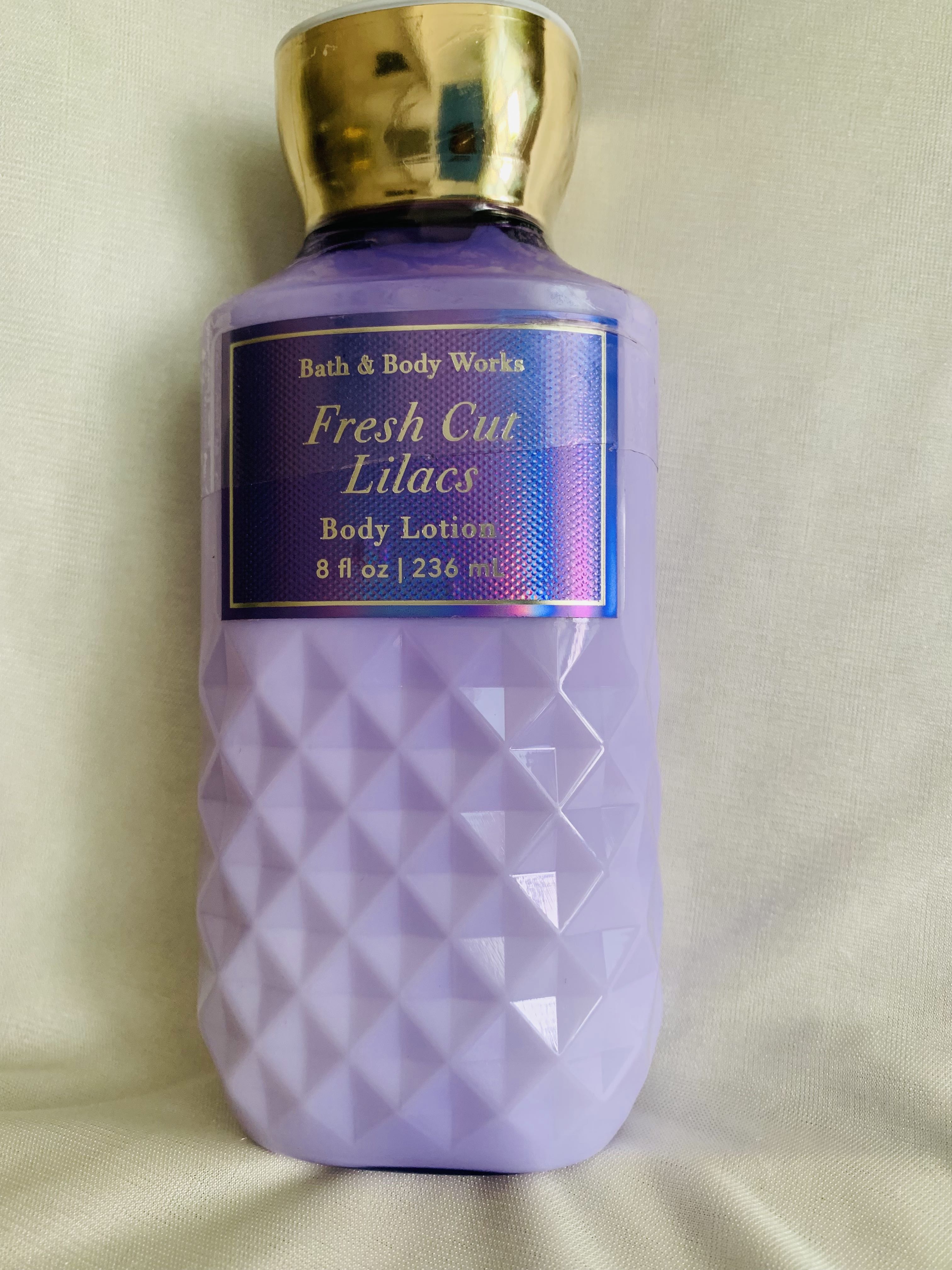 LOTION DƯỠNG BATH & BODY WORKS - FRESH CUT LILACS 236ML