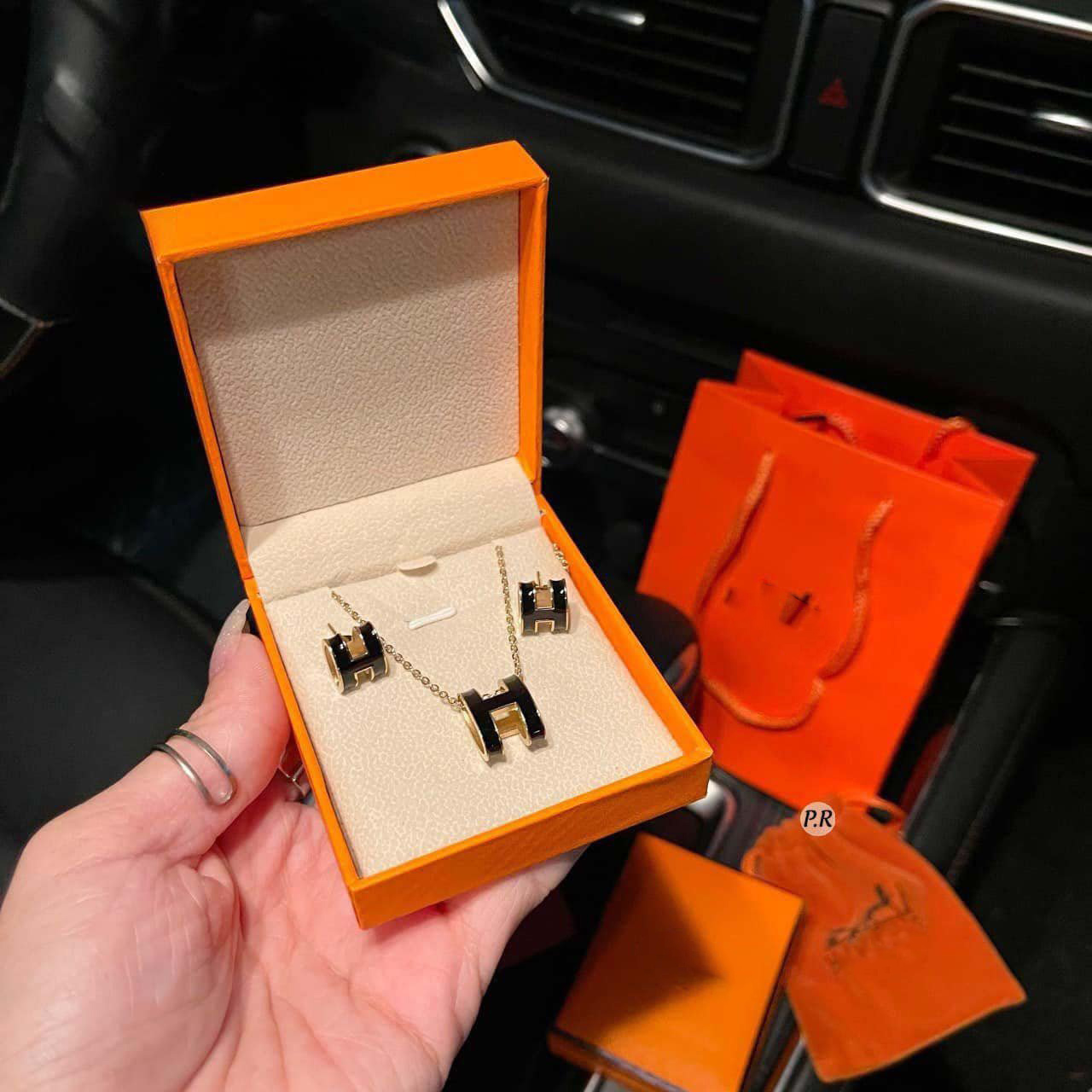 Set vòng cổ khuyên tai titan nguyên chất hình chữ H cao cấp mạ vàng không han gỉ hot girl xu hướng