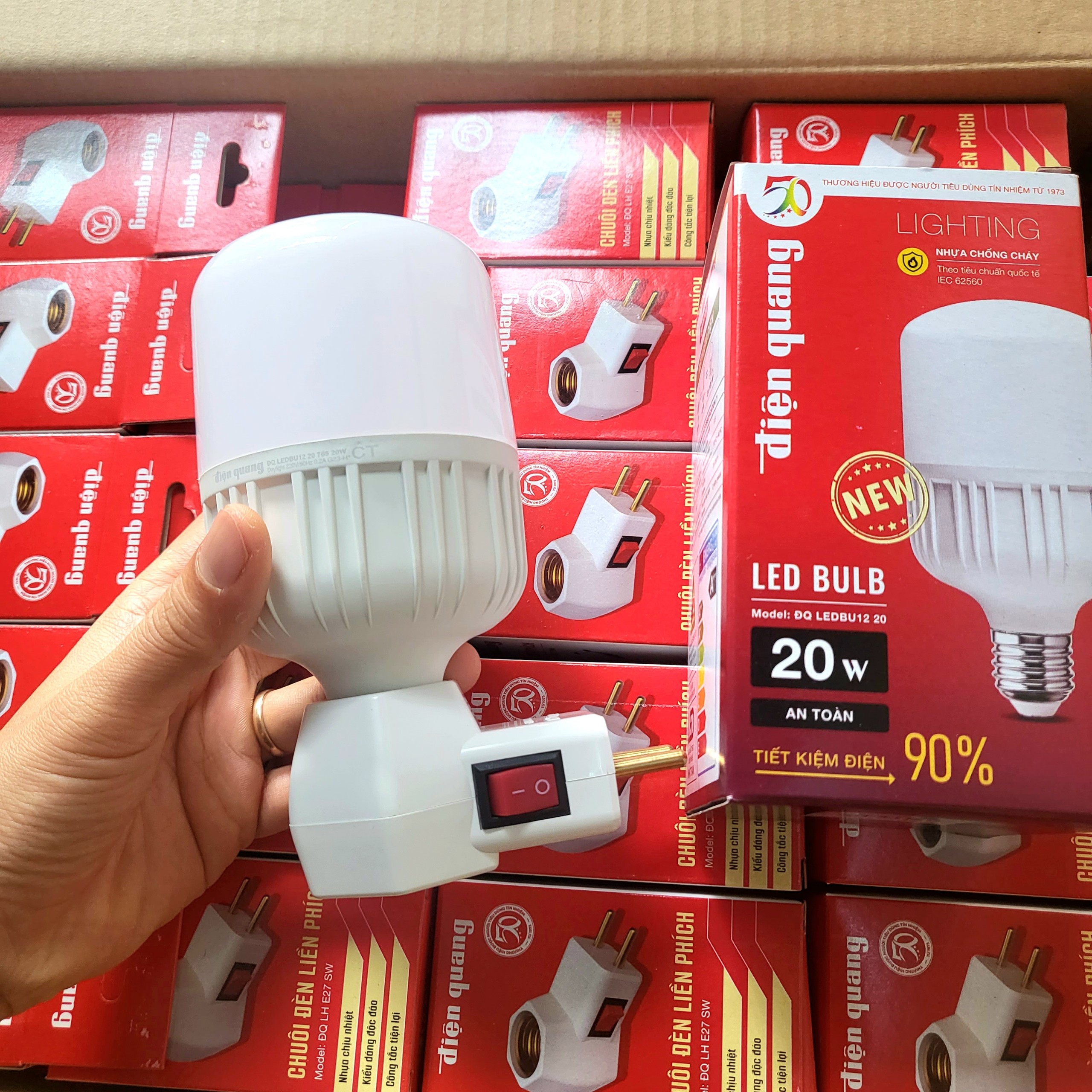 Combo chuôi đèn liền phích công tắc kèm bóng LED bulb công suất lớn 20W Điện Quang