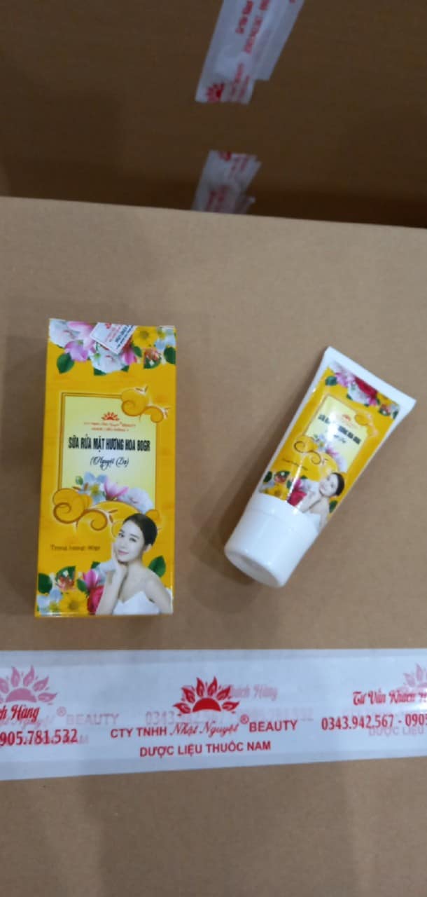 Sữa rửa mặt đông y hương hoa nhật nguyệt beauty
