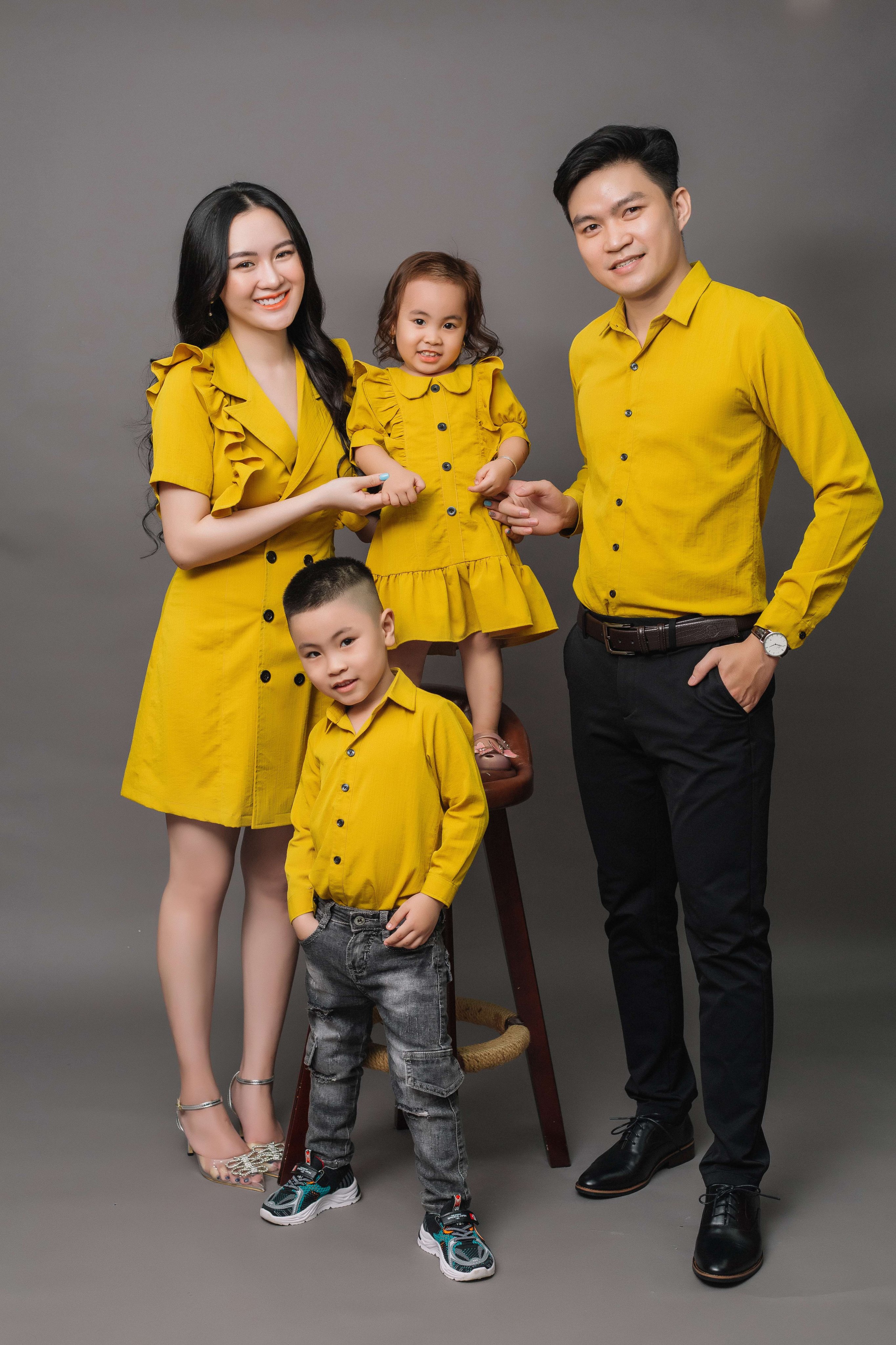 (Giá 1 Sản Phẩm) Đồ Gia Đình Đi Tiệc, Đồng Phục Gia Đình Chụp Hình Thôi Nôi-Váy Áo Gia Đình FAMAWA Fullsize từ 7-100kgs